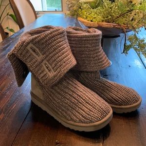 New UGG Cardy size 3 grey